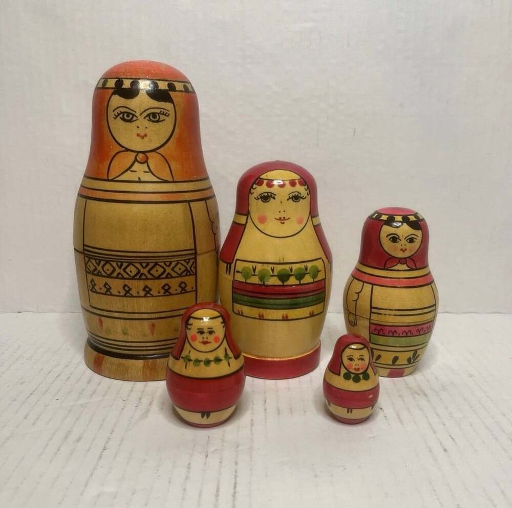 Vintage Russian Nesting Dolls Wooden Hand Painted 5 Piece USSR